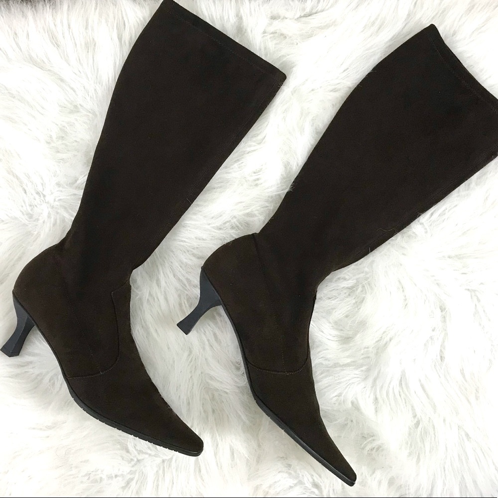 NEW Woman's Vaneli Brown Suede Boots.